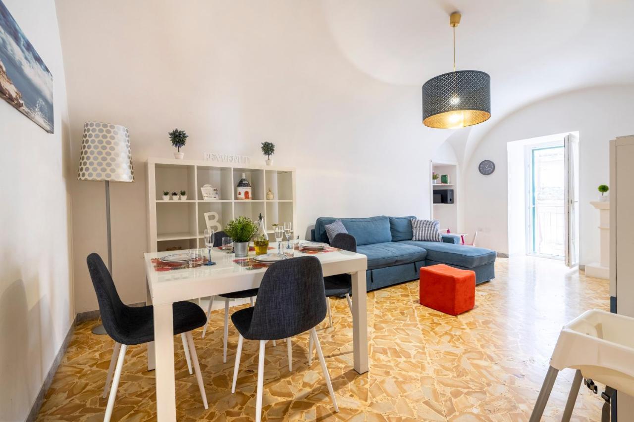 Vico II Terrace Apartment A Step From Piazza Roma Martina Franca Exterior photo